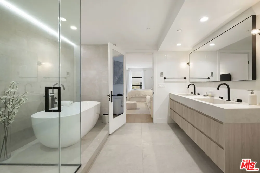 10777 Wilshire Boulevard #207 Los Angeles, CA 90024