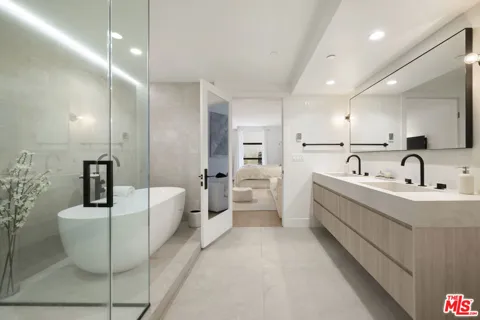 10777 Wilshire Boulevard #207