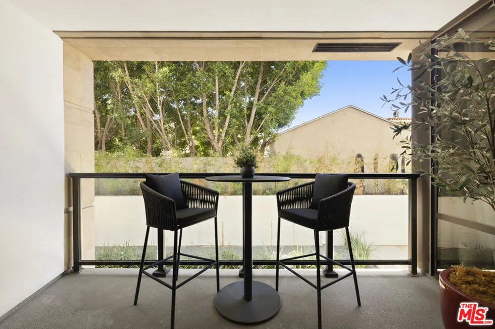 10777 Wilshire Boulevard #207 Los Angeles, CA 90024