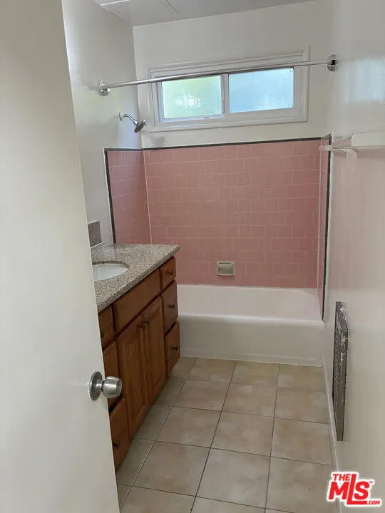 15943 Victory Boulevard #2 Van Nuys, CA 91406