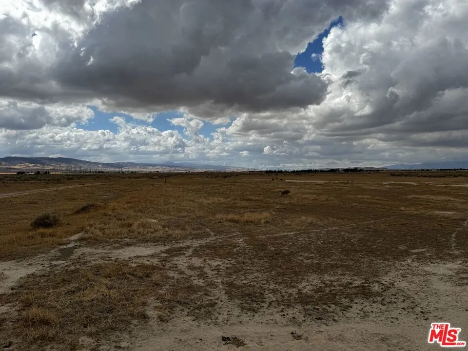 75 W St Street #NEWGROVE Lancaster, CA 93536