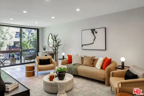 7300 Franklin Avenue #346