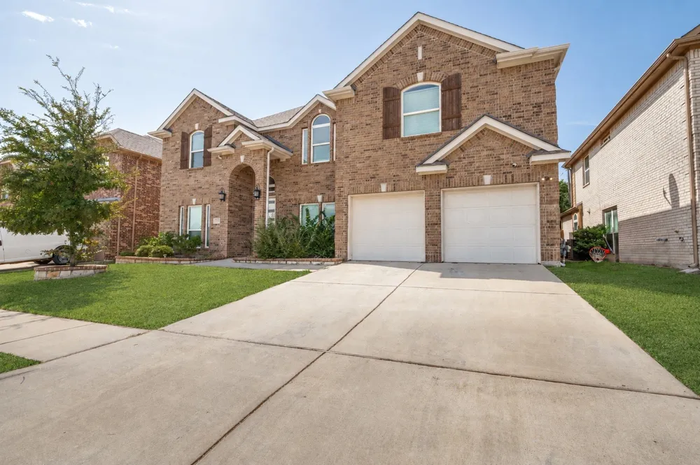 200 Ravenel Street Glenn Heights, TX 75154