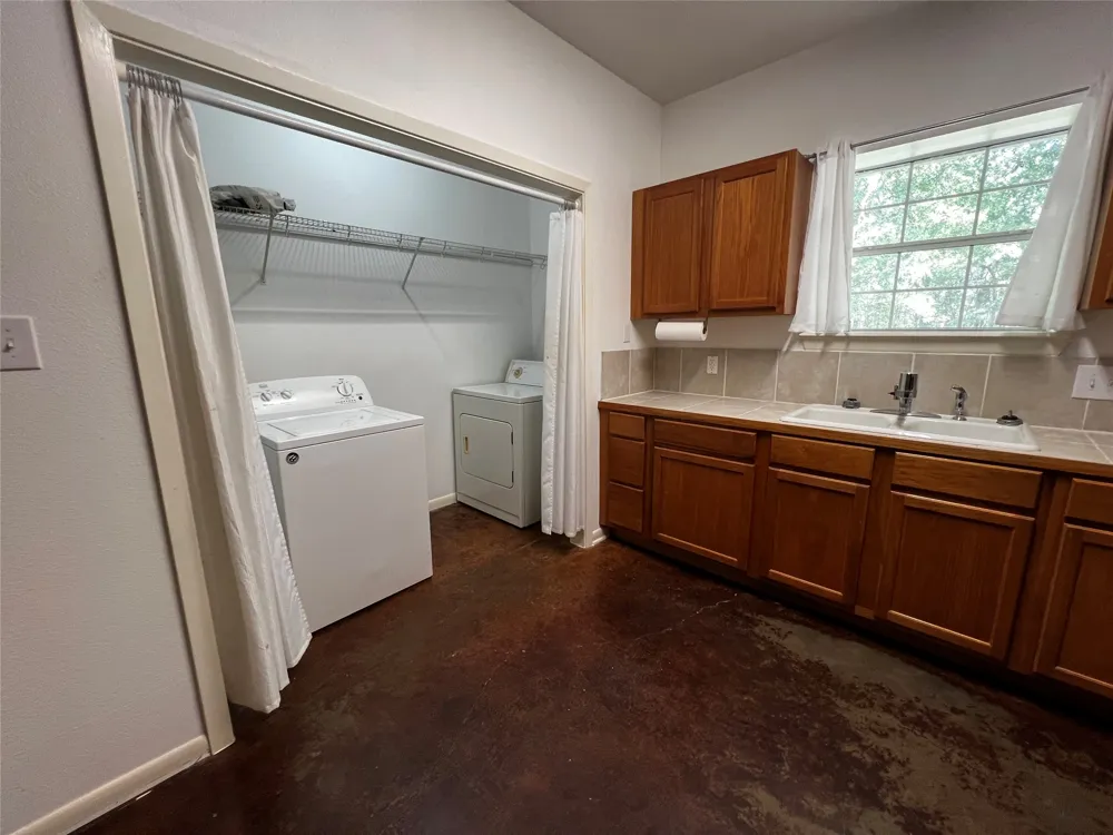 6070 County Road 4068 Kemp, TX 75143