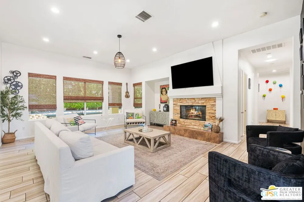 1420 Lorena Way Palm Springs, CA 92262