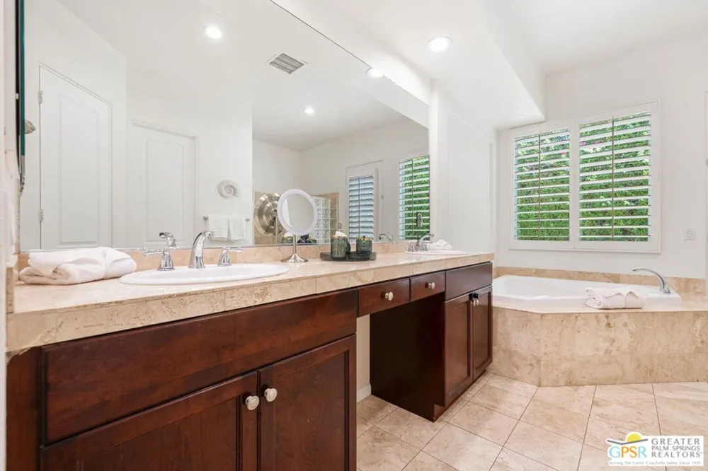 1420 Lorena Way Palm Springs, CA 92262