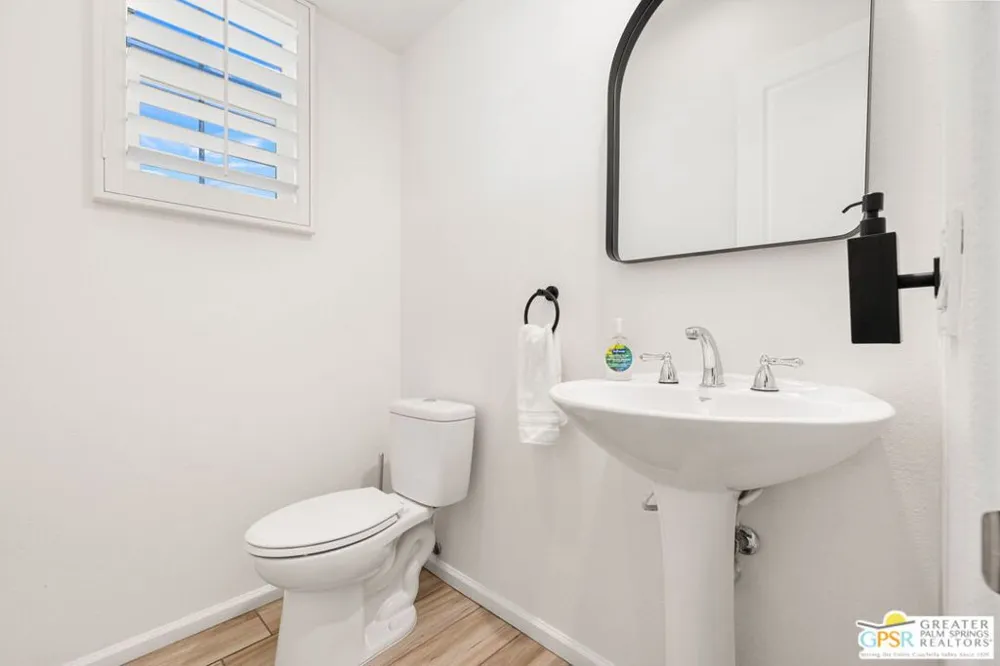 1420 Lorena Way Palm Springs, CA 92262