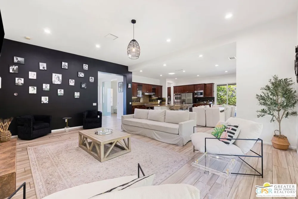 1420 Lorena Way Palm Springs, CA 92262