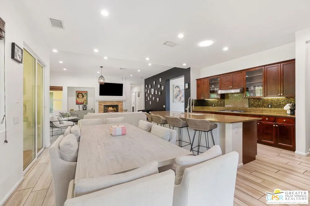 1420 Lorena Way Palm Springs, CA 92262