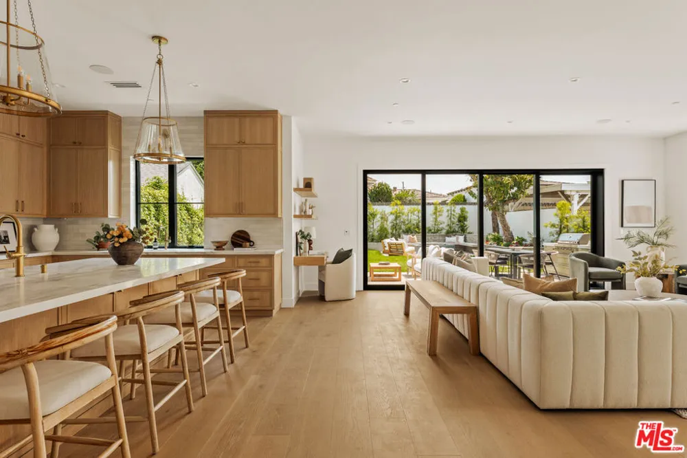 8346 Mcconnell Westchester, CA 90045