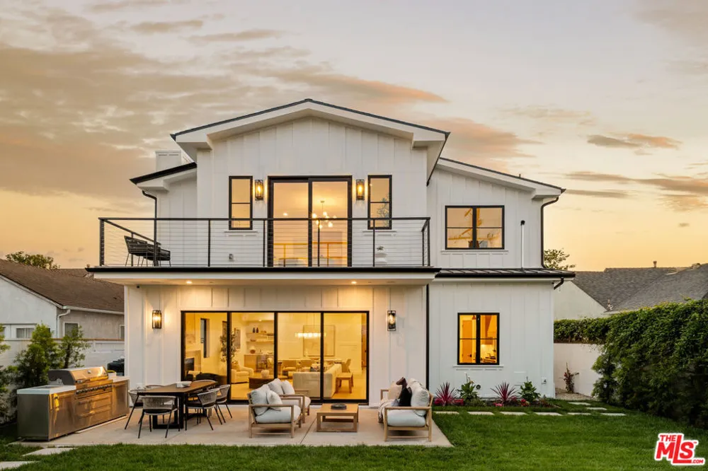 8346 Mcconnell Westchester, CA 90045