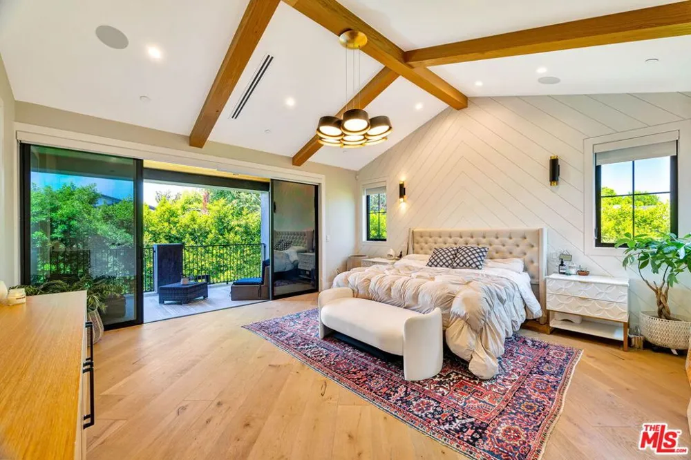 4145 Tujunga Avenue Studio City, CA 91604