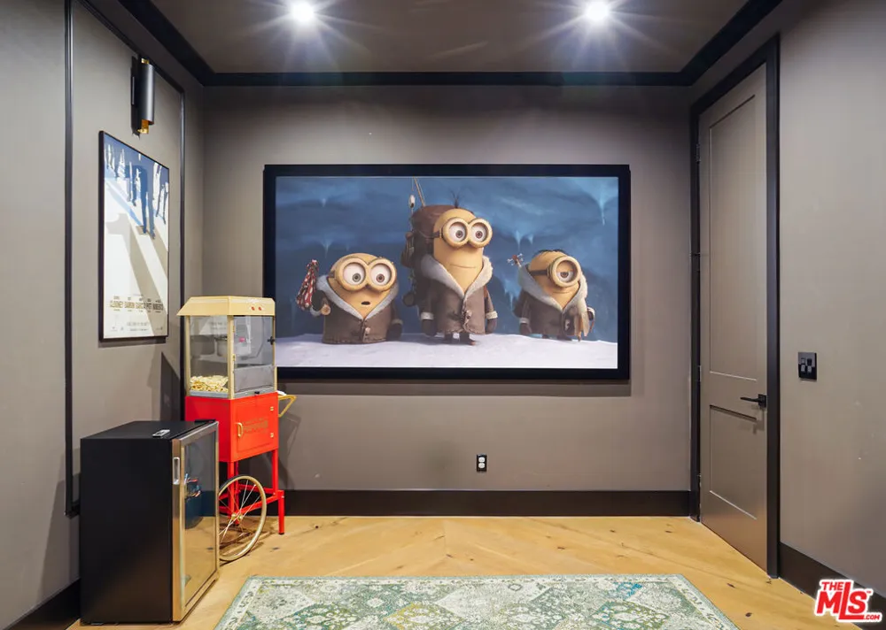 4145 Tujunga Avenue Studio City, CA 91604