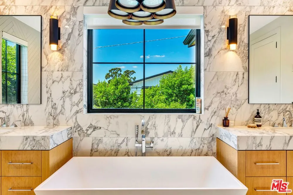 4145 Tujunga Avenue Studio City, CA 91604