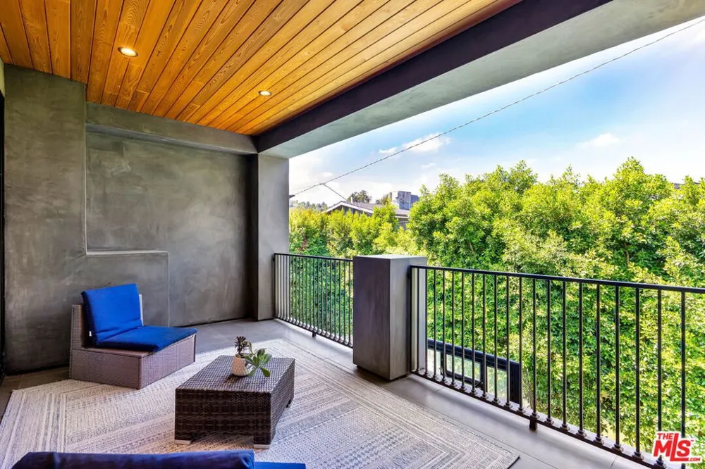 4145 Tujunga Avenue Studio City, CA 91604