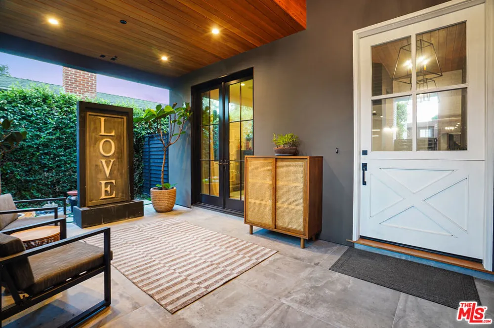 4145 Tujunga Avenue Studio City, CA 91604