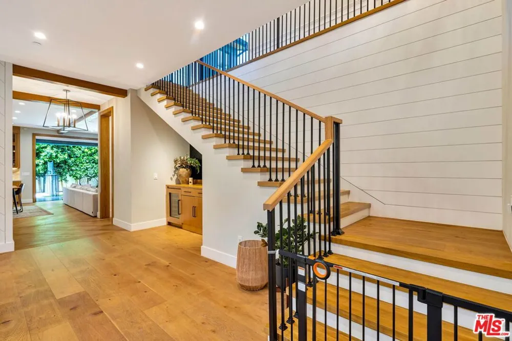 4145 Tujunga Avenue Studio City, CA 91604
