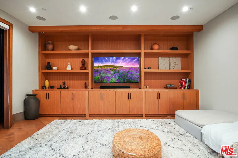 4145 Tujunga Avenue Studio City, CA 91604