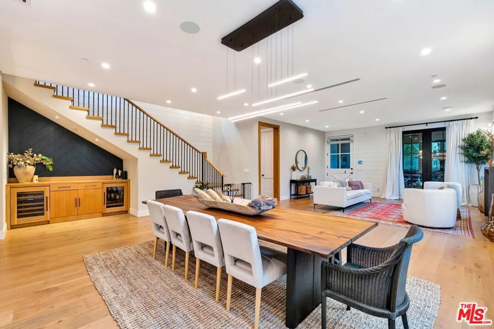 4145 Tujunga Avenue Studio City, CA 91604