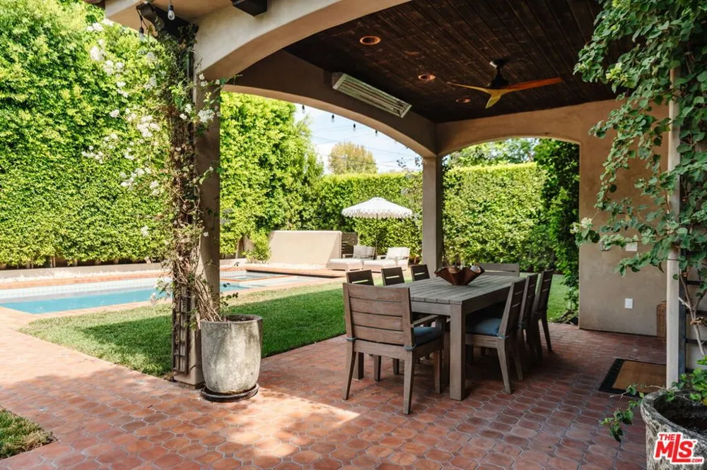 11432 Aqua Vista Street Studio City, CA 91604