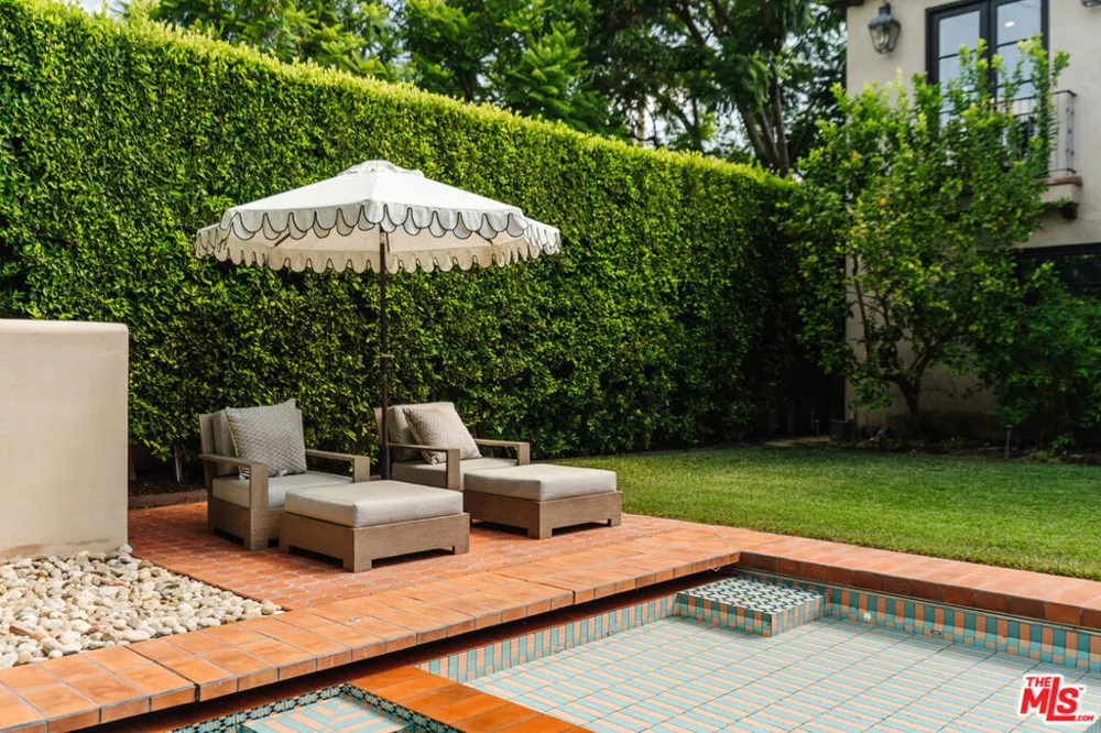 11432 Aqua Vista Street Studio City, CA 91604
