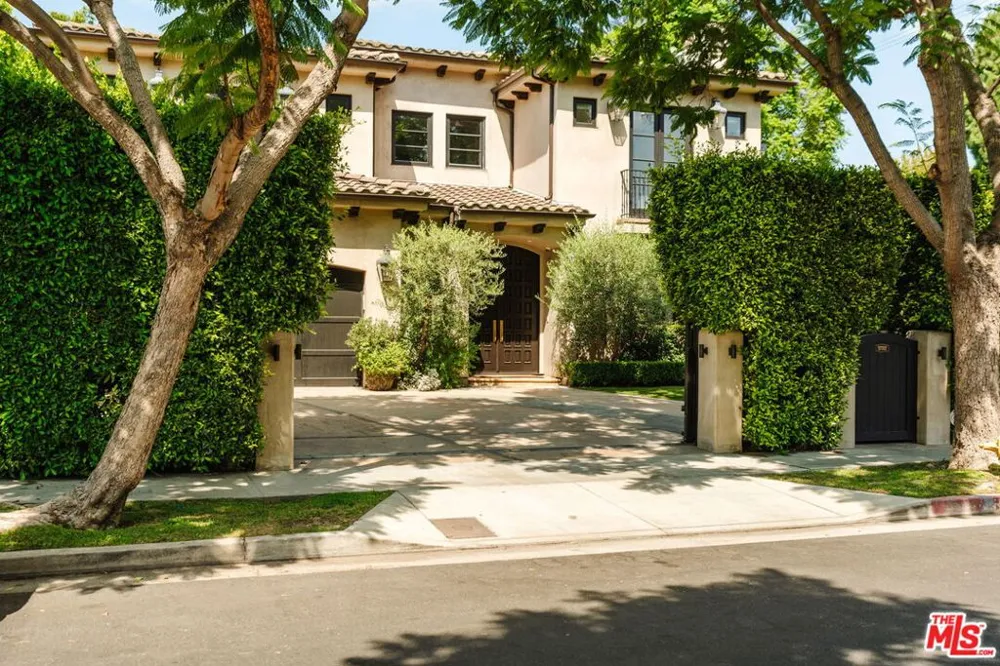 11432 Aqua Vista Street Studio City, CA 91604