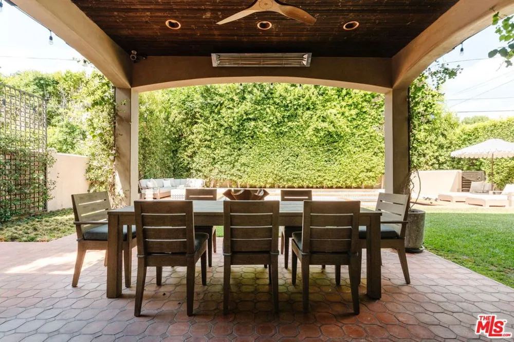 11432 Aqua Vista Street Studio City, CA 91604