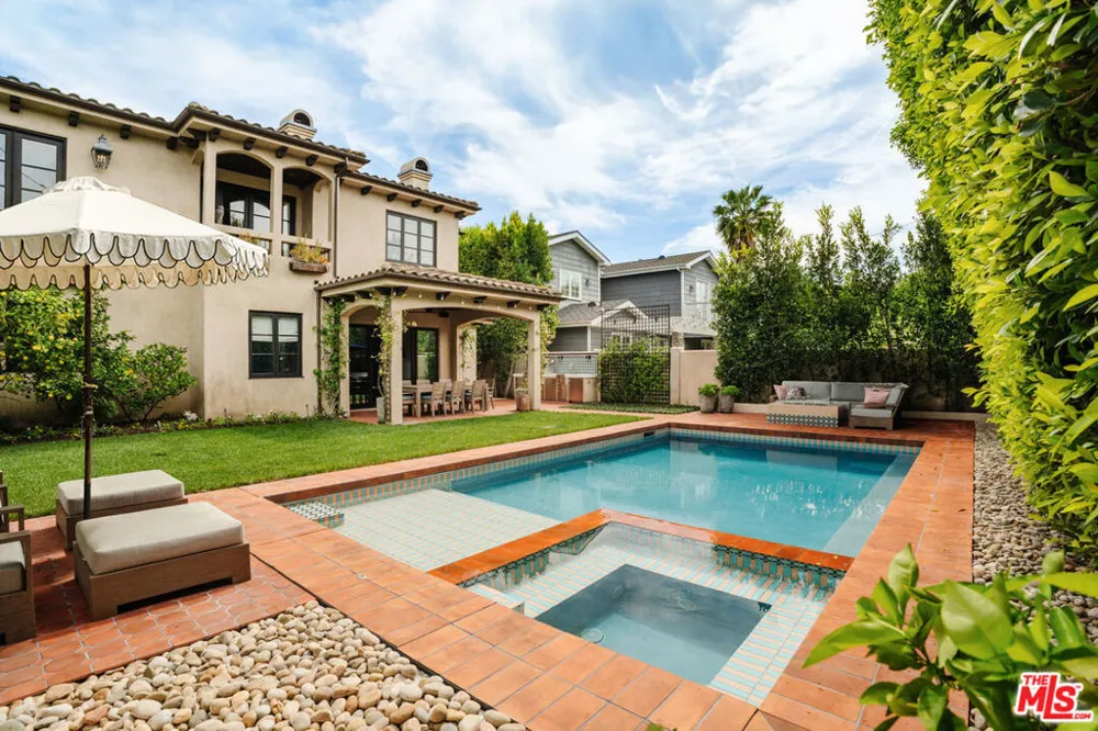 11432 Aqua Vista Street Studio City, CA 91604
