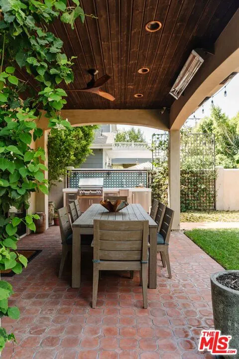 11432 Aqua Vista Street Studio City, CA 91604