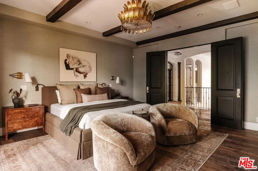11432 Aqua Vista Street Studio City, CA 91604