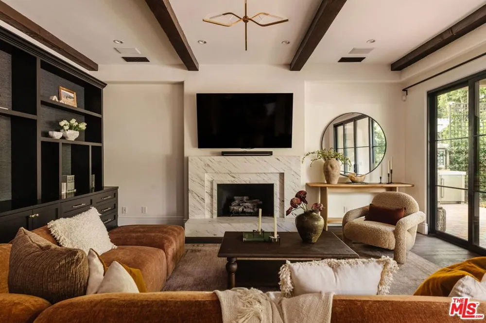11432 Aqua Vista Street Studio City, CA 91604