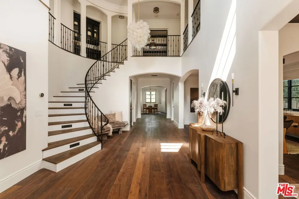 11432 Aqua Vista Street Studio City, CA 91604