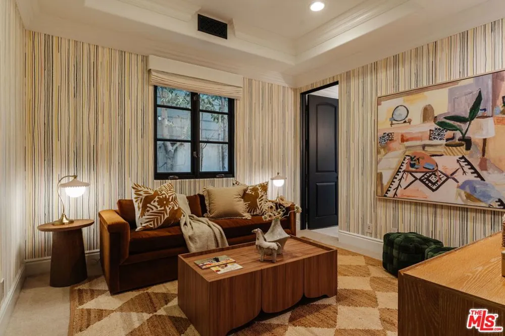 11432 Aqua Vista Street Studio City, CA 91604