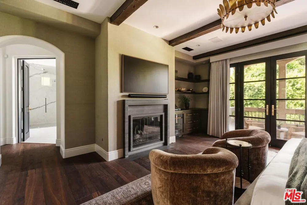 11432 Aqua Vista Street Studio City, CA 91604