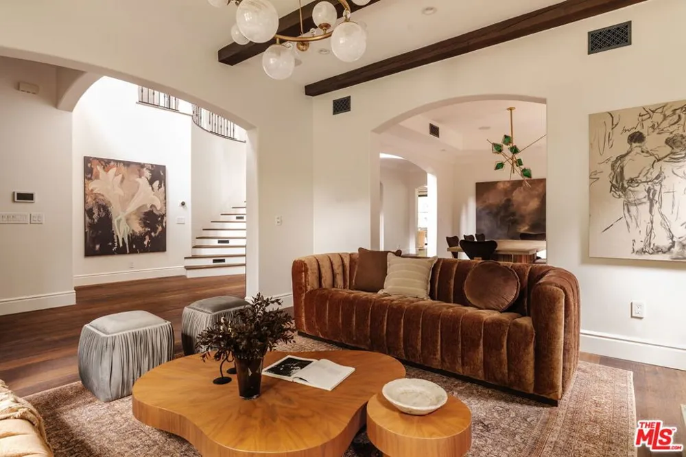 11432 Aqua Vista Street Studio City, CA 91604