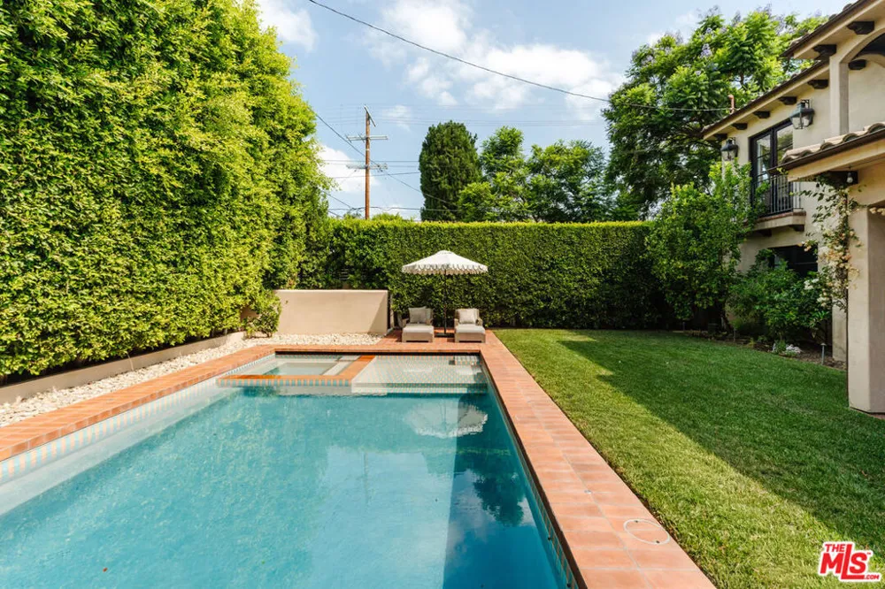11432 Aqua Vista Street Studio City, CA 91604