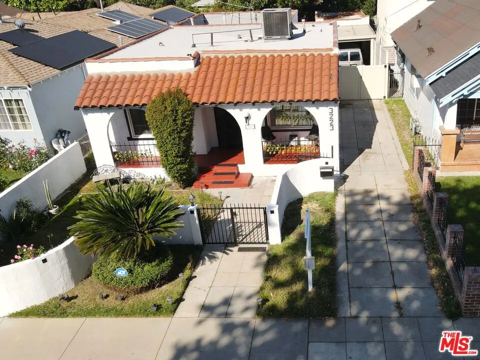 3223 Perlita Avenue Los Angeles, CA 90039