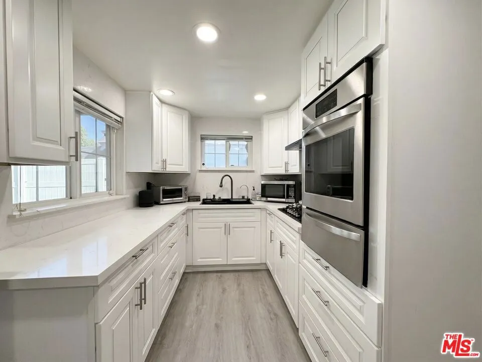 3223 Perlita Avenue Los Angeles, CA 90039