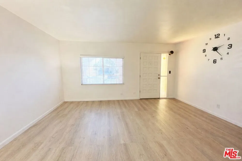 3223 Perlita Avenue Los Angeles, CA 90039