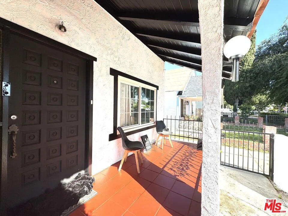 3223 Perlita Avenue Los Angeles, CA 90039