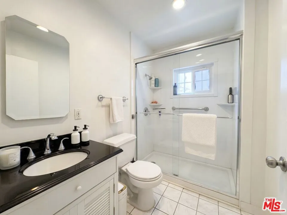 3223 Perlita Avenue Los Angeles, CA 90039