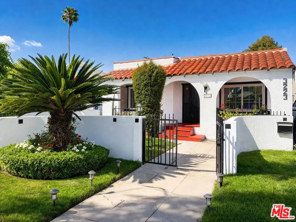 3223 Perlita Avenue Los Angeles, CA 90039