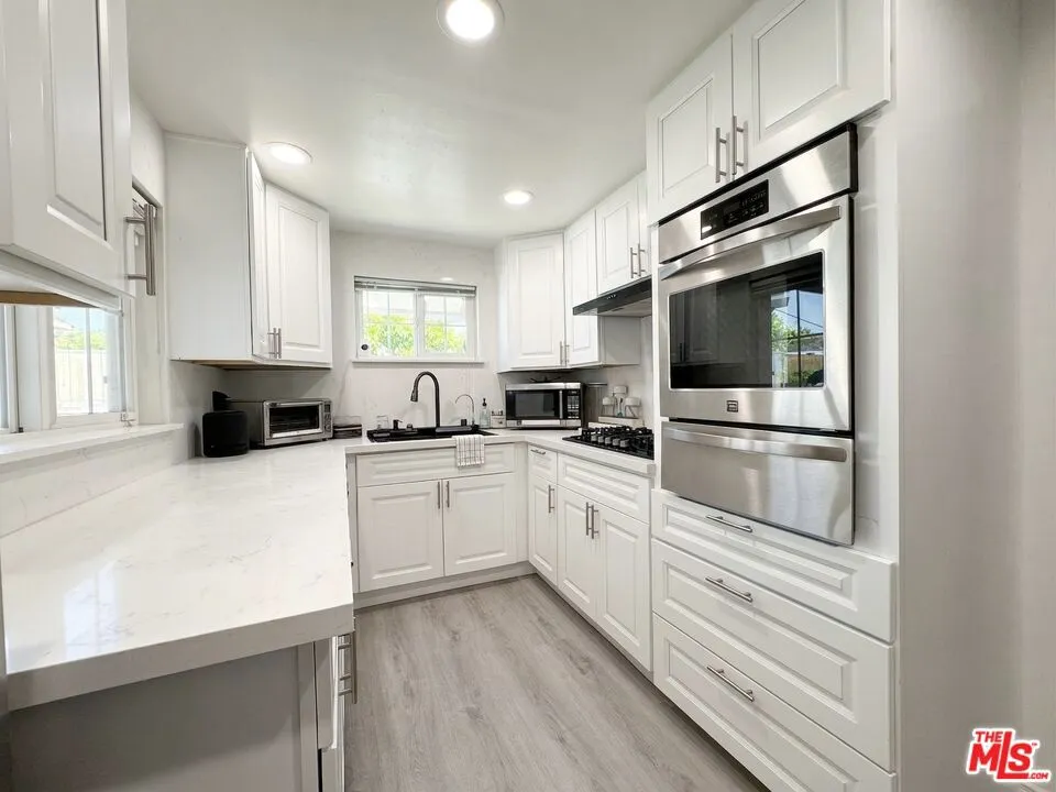 3223 Perlita Avenue Los Angeles, CA 90039