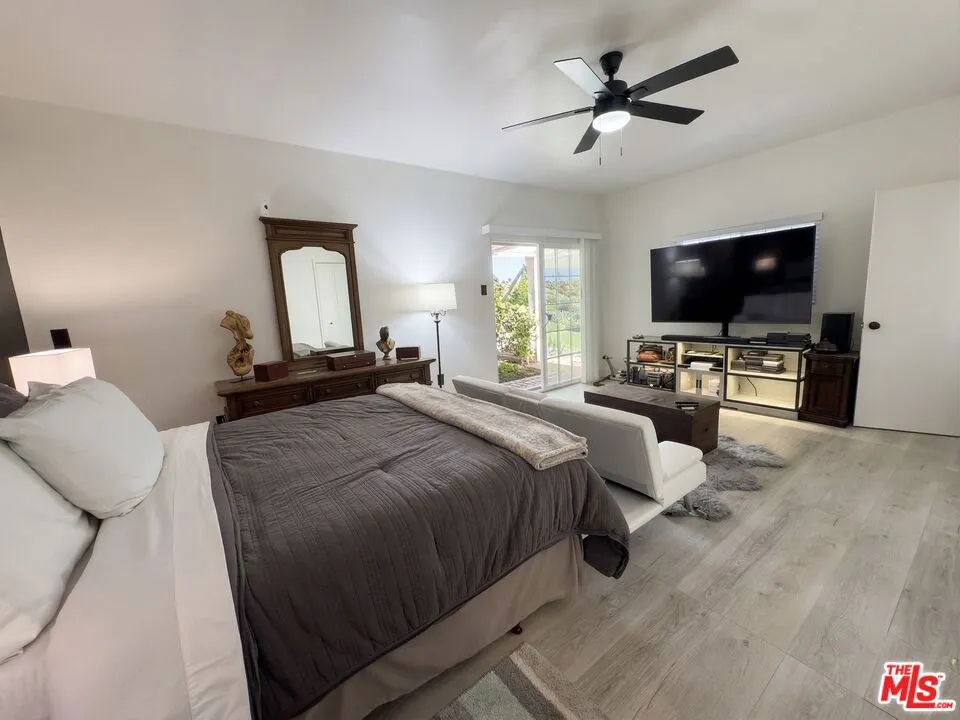 3223 Perlita Avenue Los Angeles, CA 90039