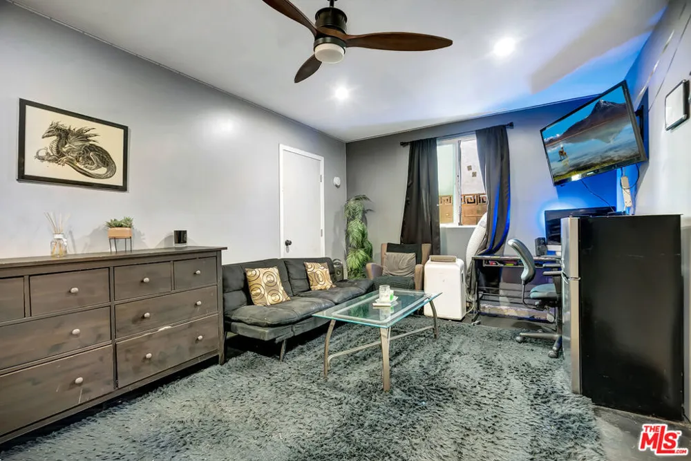 20241 Baltar Street Winnetka, CA 91306