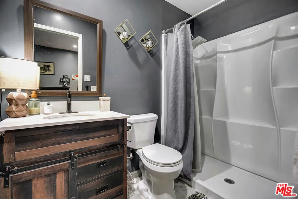 20241 Baltar Street Winnetka, CA 91306