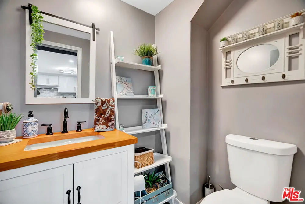20241 Baltar Street Winnetka, CA 91306