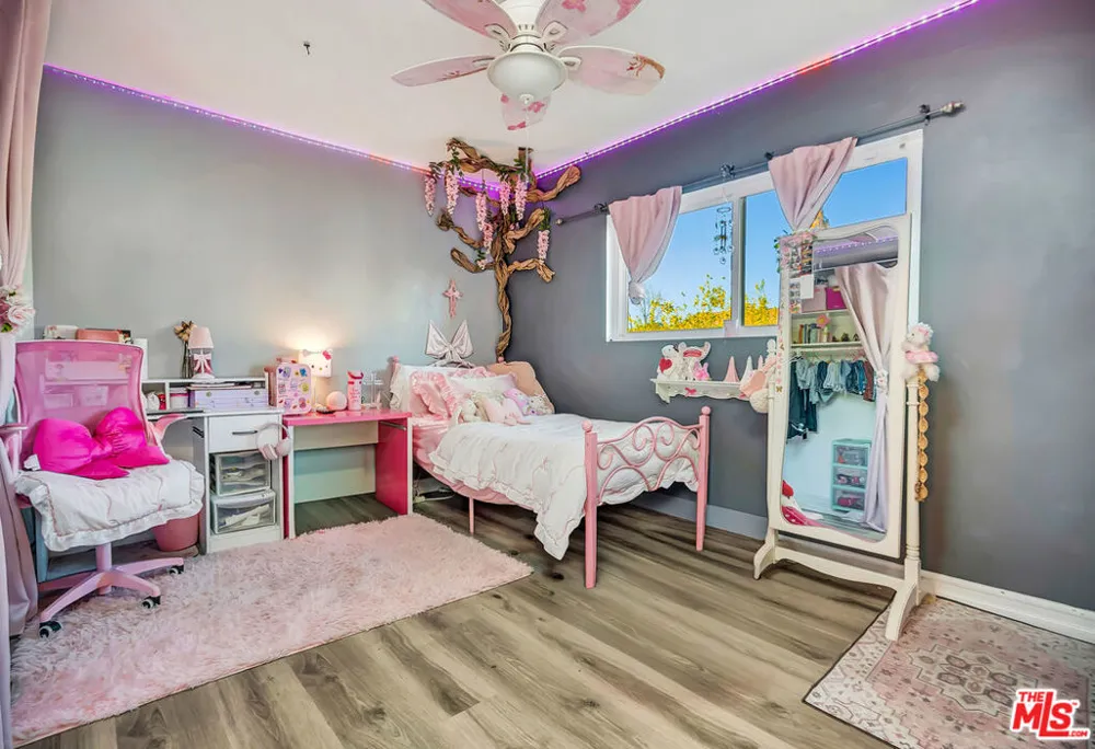 20241 Baltar Street Winnetka, CA 91306