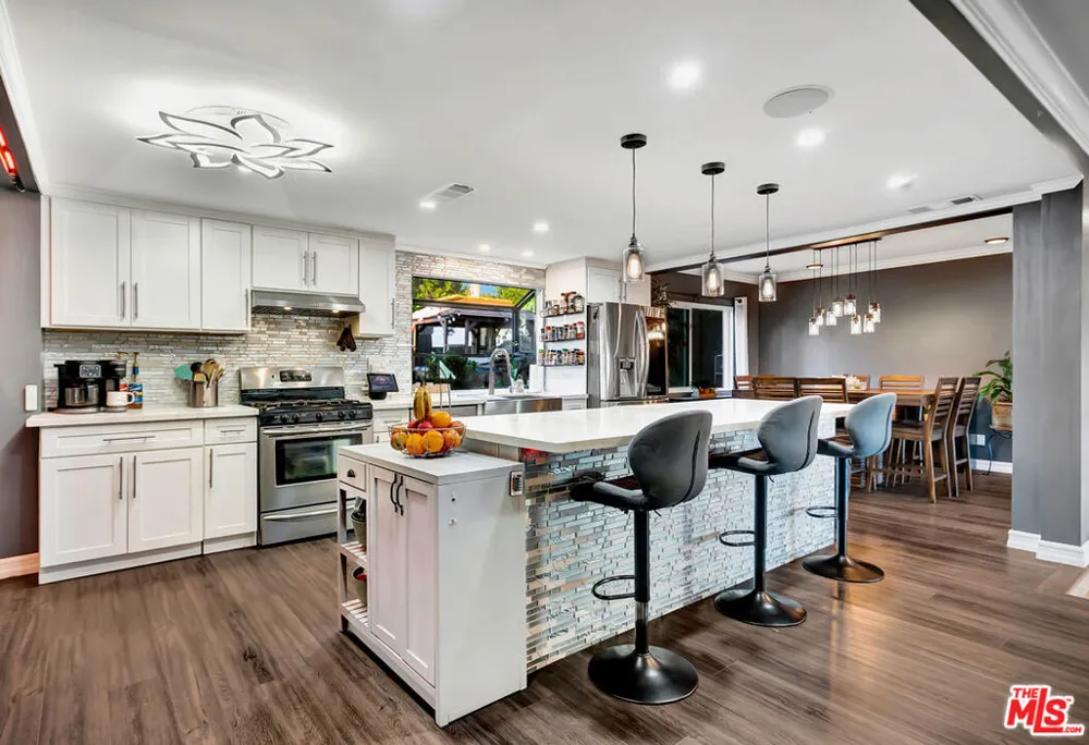 20241 Baltar Street Winnetka, CA 91306