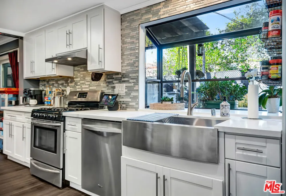20241 Baltar Street Winnetka, CA 91306